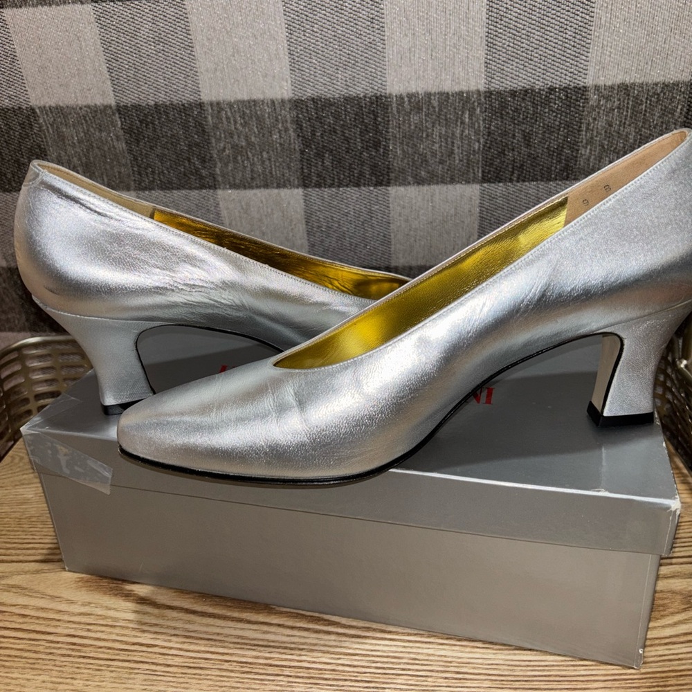 Valentina Rangoni Silver Pumps, 9M